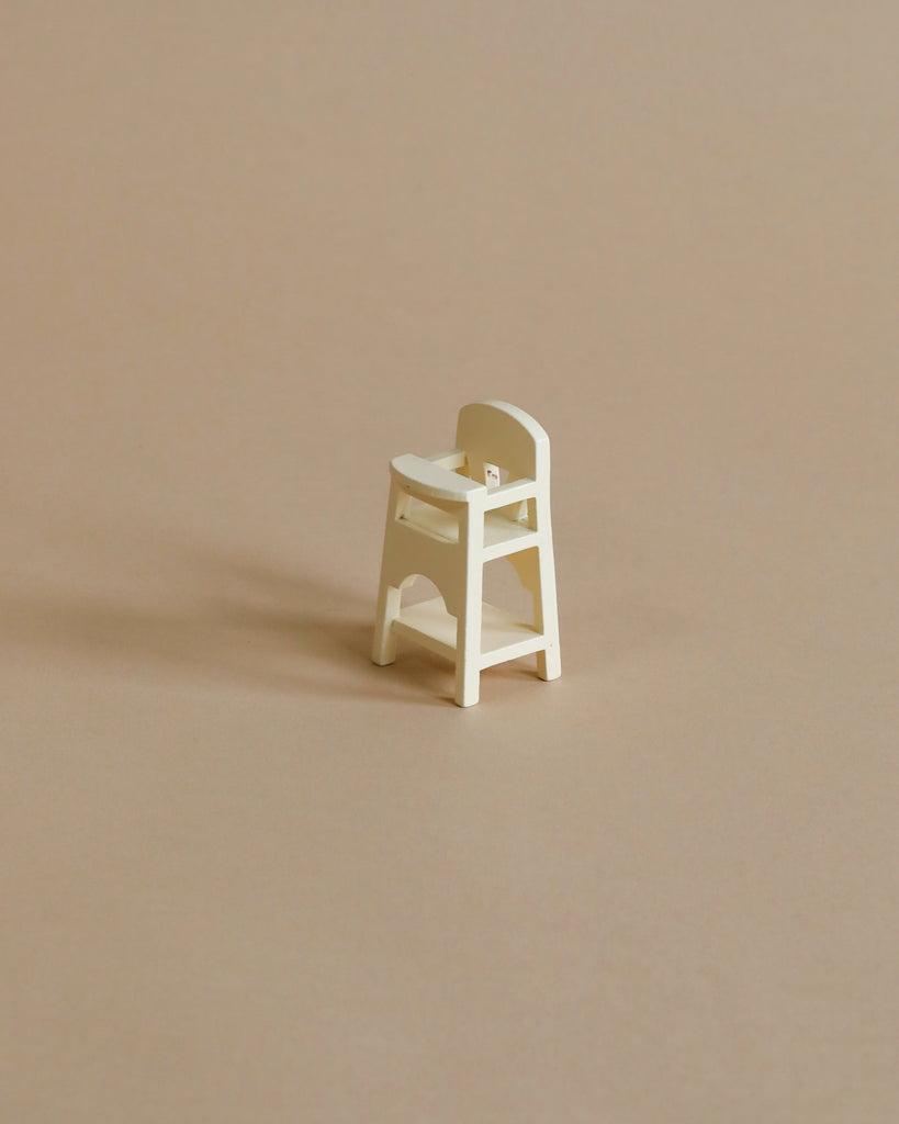 Miniature off-white high chair for mice from the Maileg Family Breakfast Set.