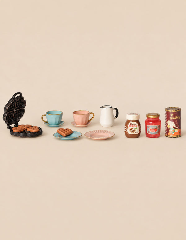 Maileg Waffle Set, Mouse, featuring a miniature toy waffle iron with heart-shaped waffles, two tea cups and saucers, a pitcher, and jars of chocolate spread, jam, and hot chocolate.