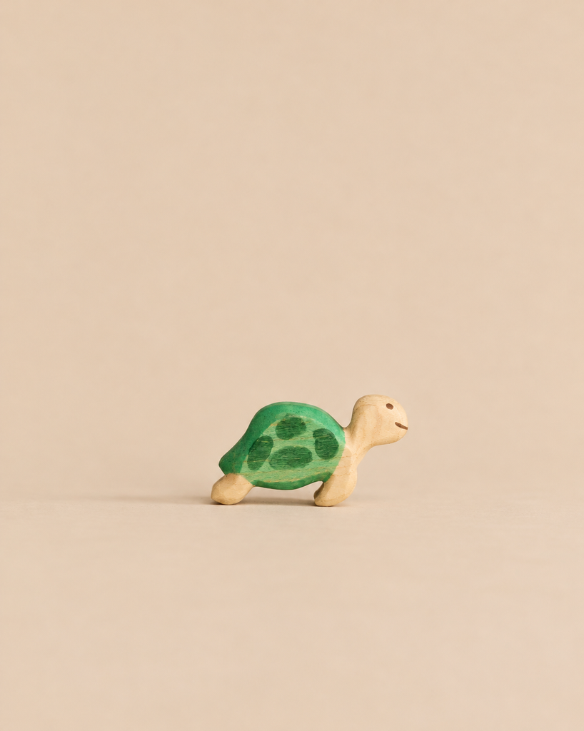 Handmade Holzwald Sea Turtle, Small figurine with a green shell, perfect for imaginative play.