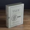 Clue Vintage Bookshelf Edition comes in a book-shaped box with premium components, a magnifying glass and fingerprint on the cover. Displayed on wood, it's ideal for collectors and crime-solving fans.
